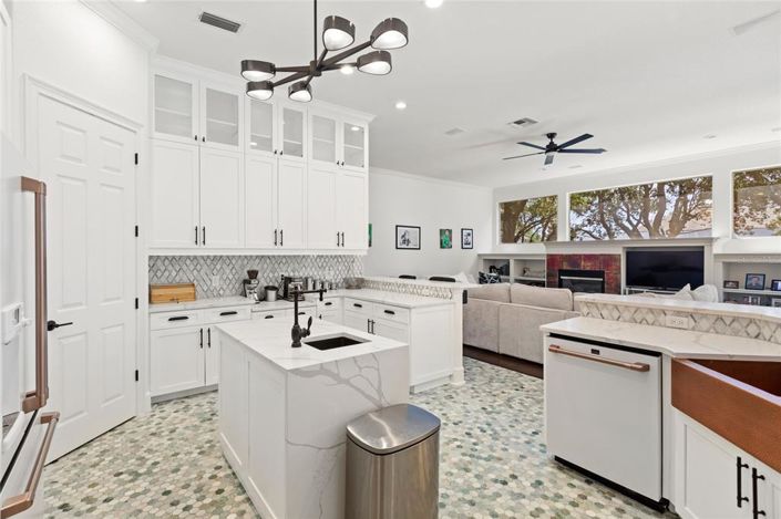 Image No.8-4 Bed Property for sale