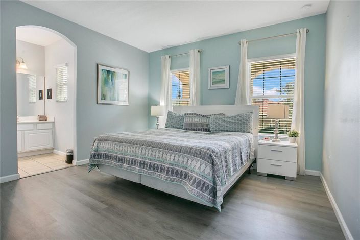 Image No.8-5 Bed Property for sale