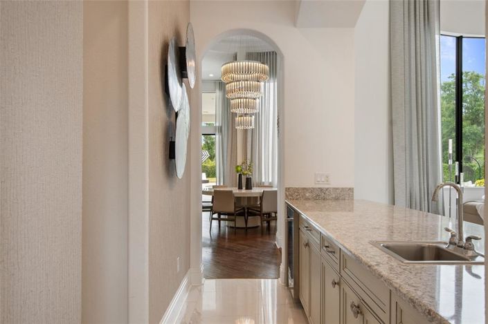 Image No.11-6 Bed Property for sale