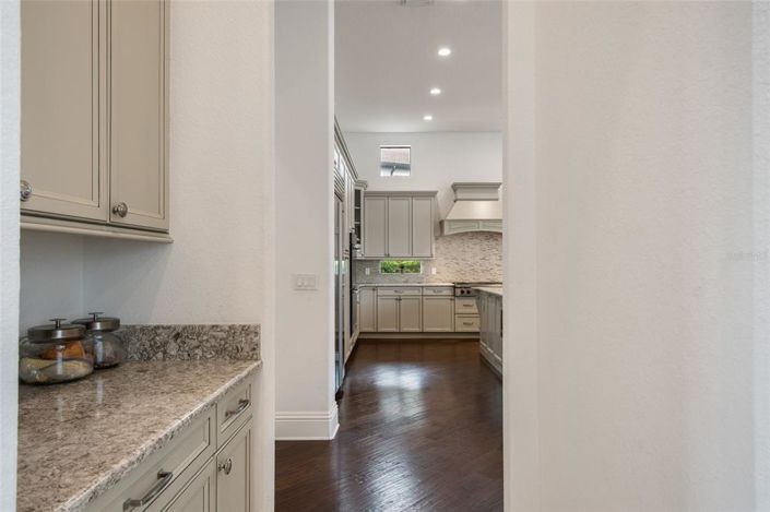 Image No.13-6 Bed Property for sale