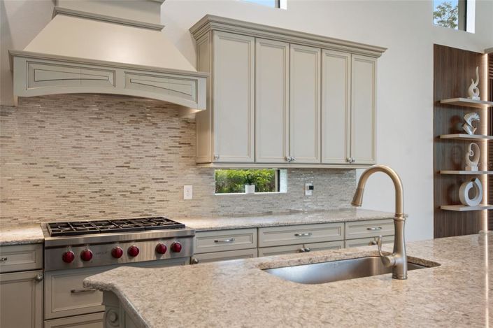 Image No.20-6 Bed Property for sale