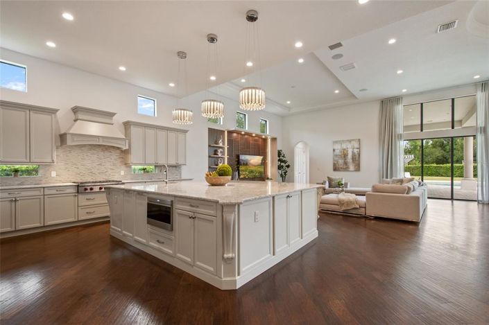 Image No.22-6 Bed Property for sale