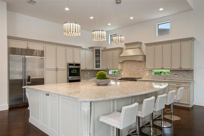 Image No.23-6 Bed Property for sale