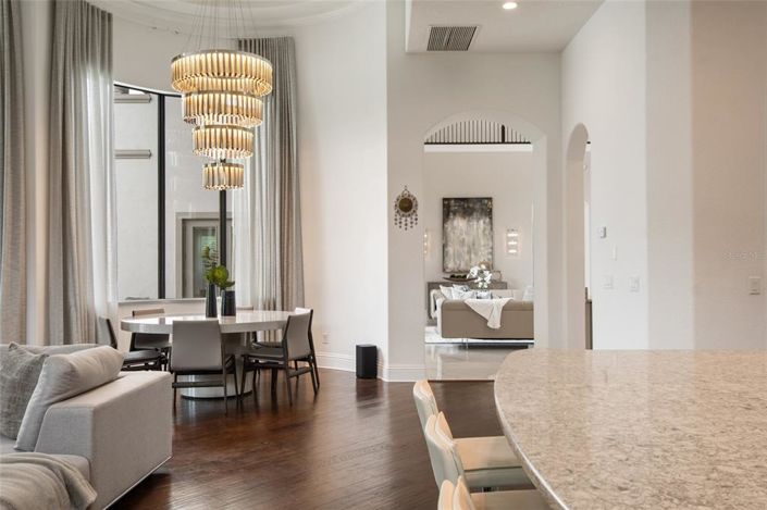 Image No.25-6 Bed Property for sale