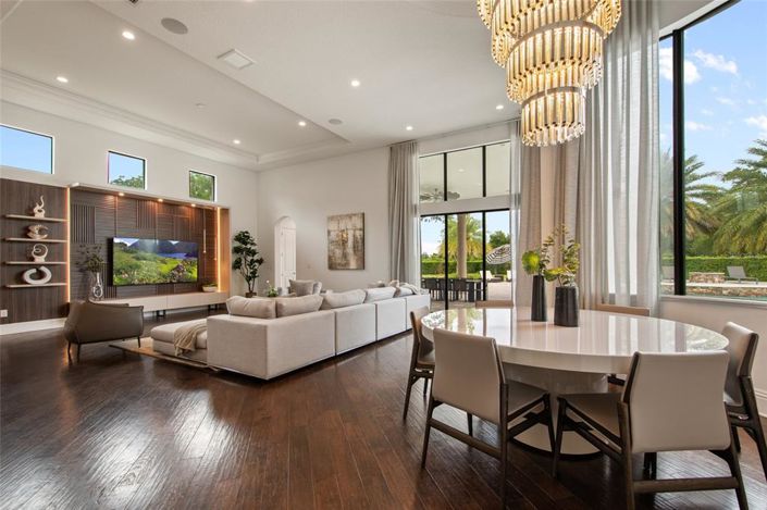 Image No.26-6 Bed Property for sale