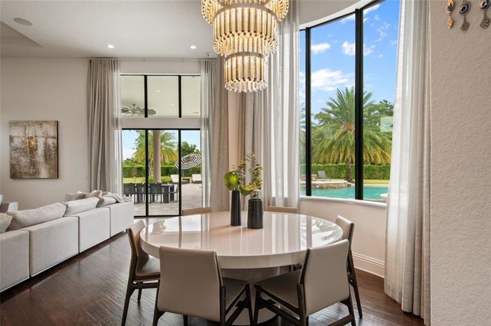 Image No.27-6 Bed Property for sale