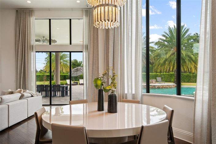 Image No.28-6 Bed Property for sale