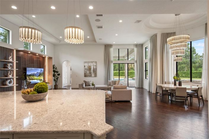 Image No.31-6 Bed Property for sale