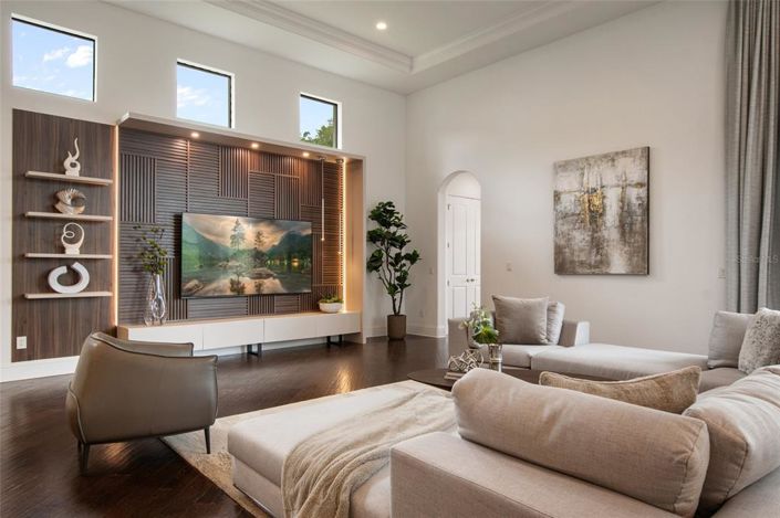 Image No.32-6 Bed Property for sale