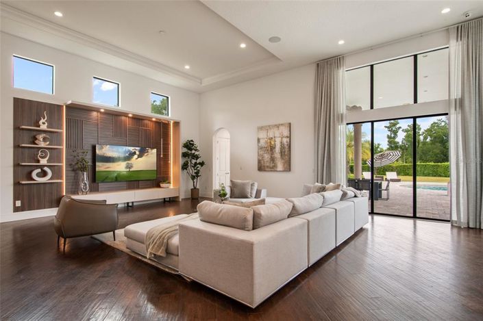 Image No.35-6 Bed Property for sale