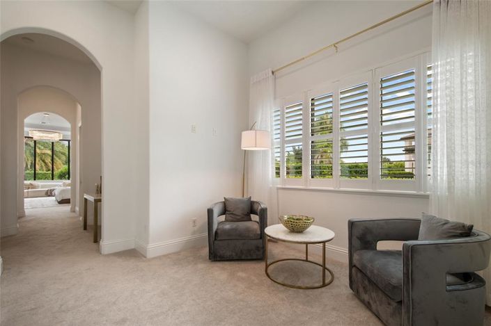 Image No.44-6 Bed Property for sale