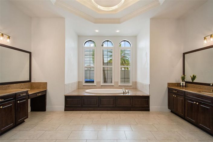 Image No.46-6 Bed Property for sale