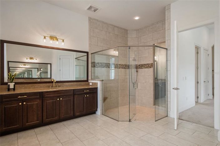 Image No.49-6 Bed Property for sale