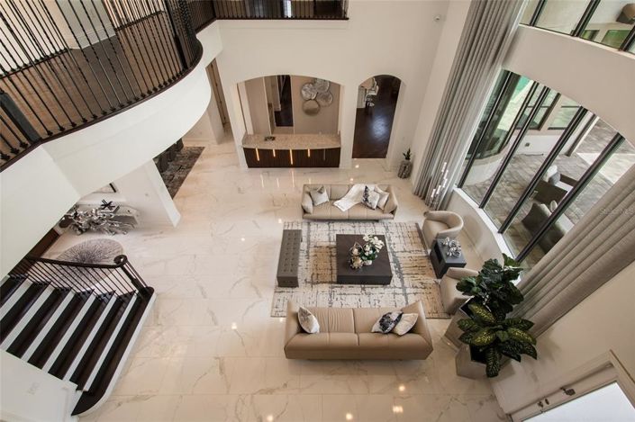 Image No.56-6 Bed Property for sale