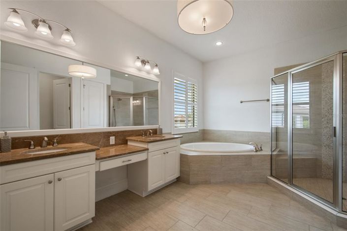 Image No.60-6 Bed Property for sale