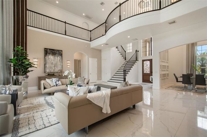 Image No.7-6 Bed Property for sale