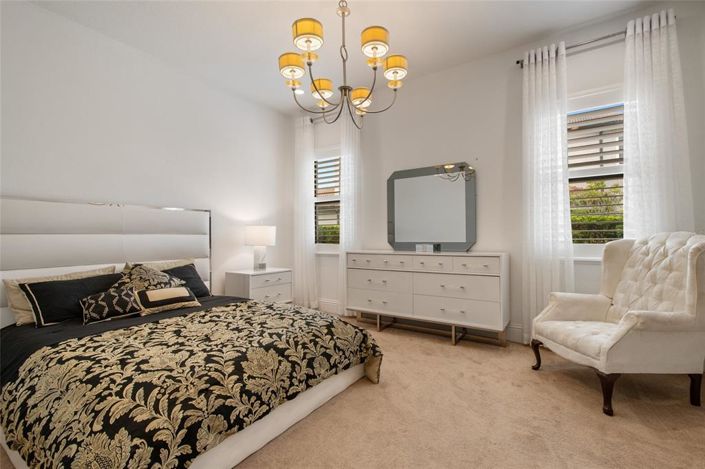 Image No.71-6 Bed Property for sale