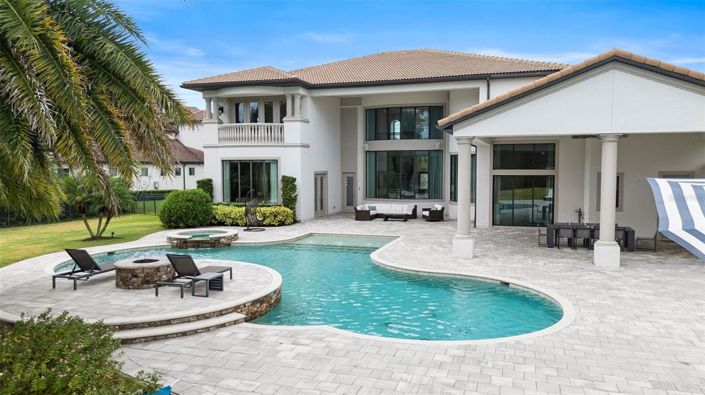 Image No.73-6 Bed Property for sale