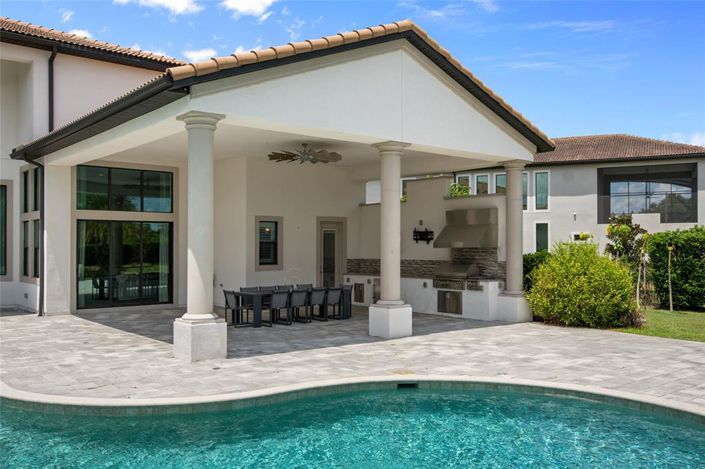 Image No.74-6 Bed Property for sale