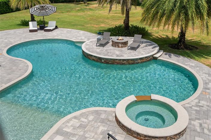 Image No.75-6 Bed Property for sale