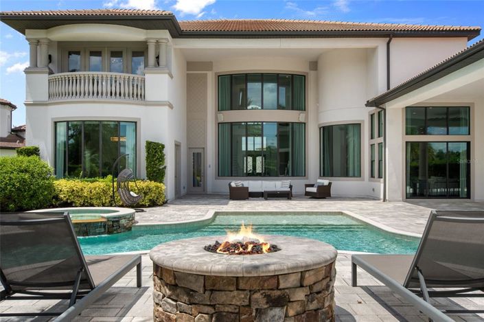 Image No.76-6 Bed Property for sale