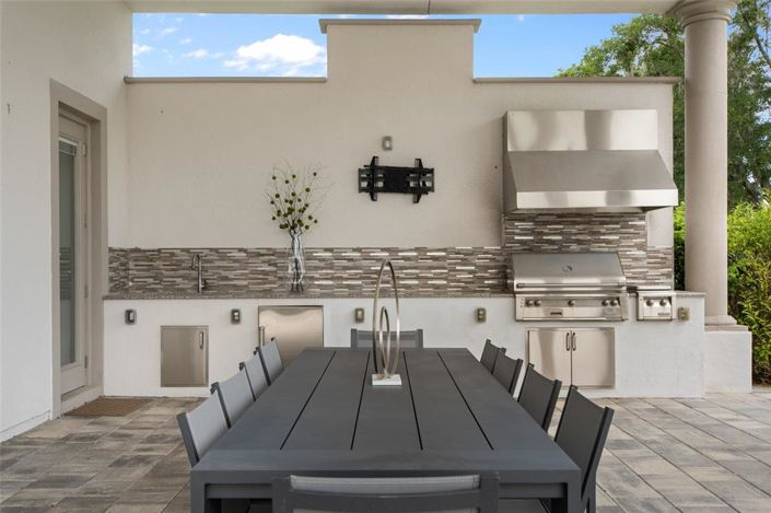 Image No.77-6 Bed Property for sale