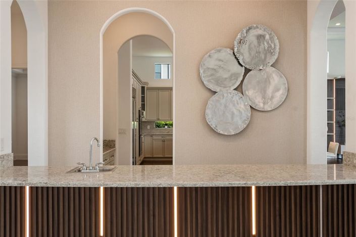 Image No.8-6 Bed Property for sale