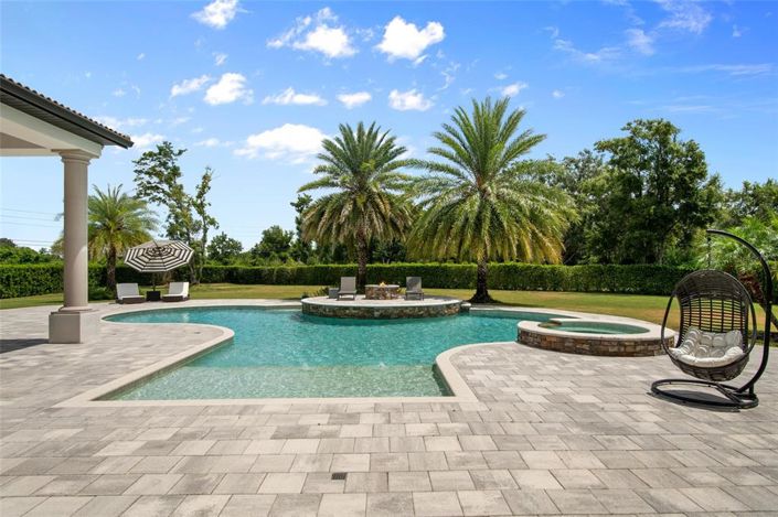 Image No.81-6 Bed Property for sale