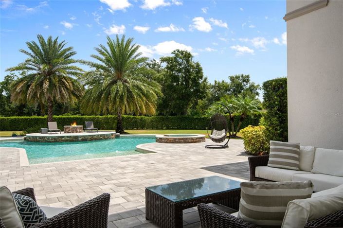 Image No.82-6 Bed Property for sale