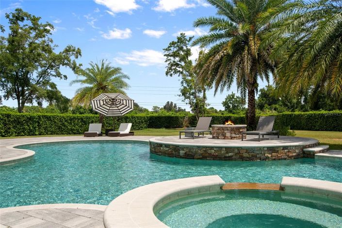 Image No.83-6 Bed Property for sale