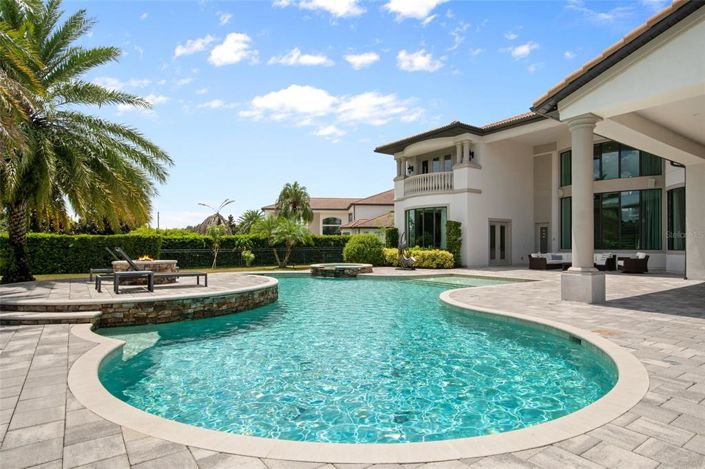 Image No.85-6 Bed Property for sale