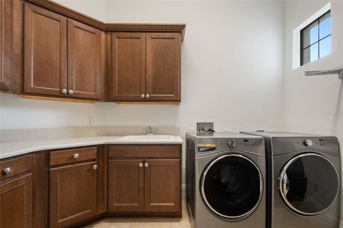 Image No.96-6 Bed Property for sale