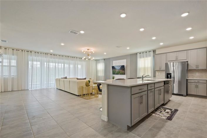 Image No.3-9 Bed Property for sale