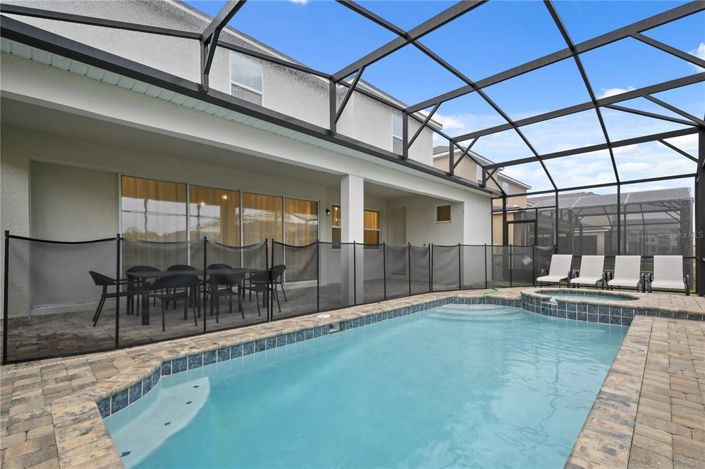 Image No.32-9 Bed Property for sale