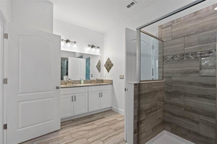 Image No.19-8 Bed Property for sale