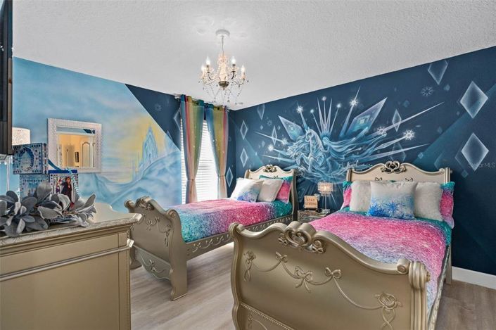 Image No.27-8 Bed Property for sale