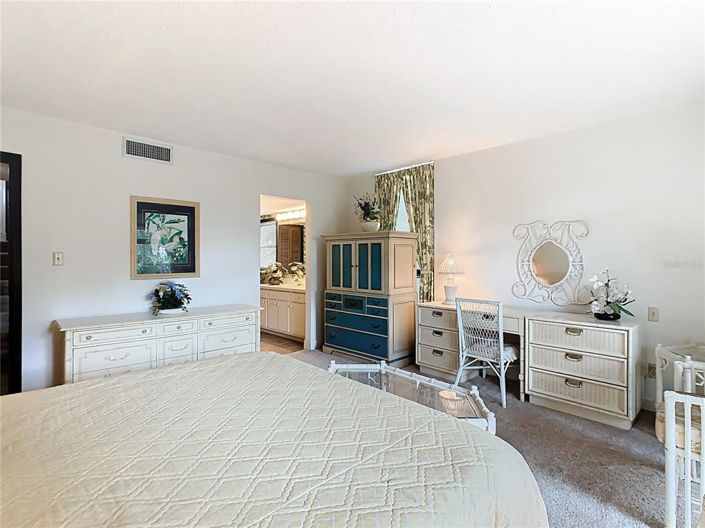 Image No.35-2 Bed Townhouse for sale