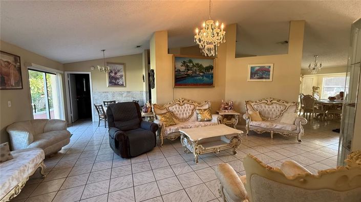 Image No.11-4 Bed Property for sale