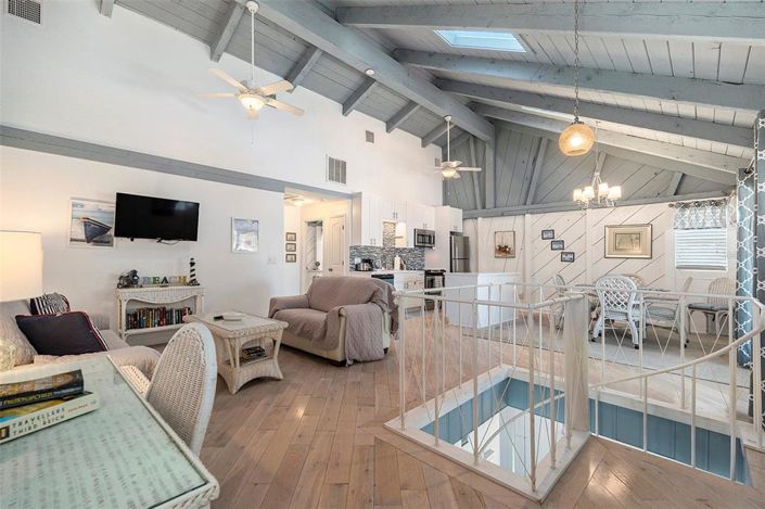 Image No.11-8 Bed Property for sale