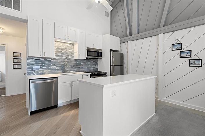 Image No.14-8 Bed Property for sale