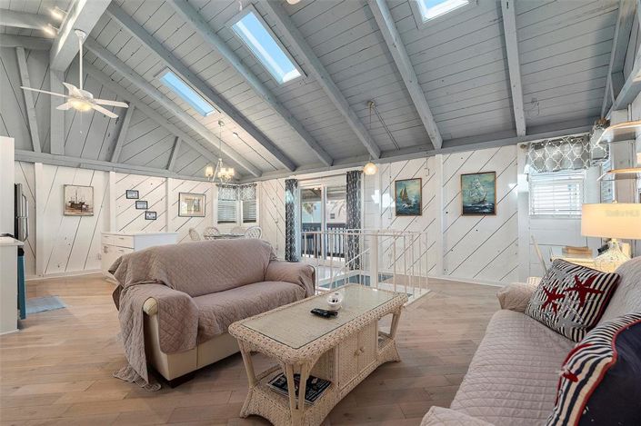 Image No.15-8 Bed Property for sale