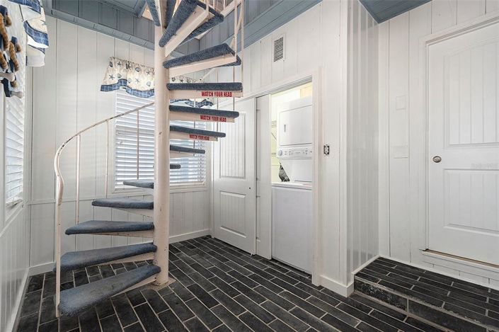 Image No.19-8 Bed Property for sale