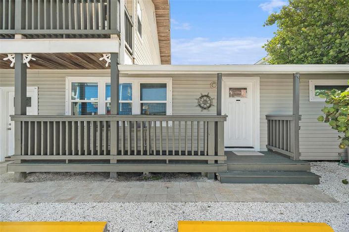 Image No.20-8 Bed Property for sale