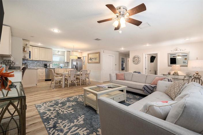 Image No.21-8 Bed Property for sale