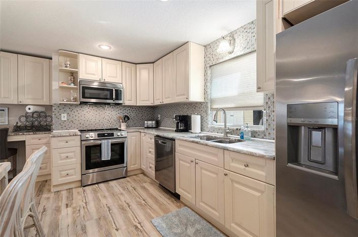 Image No.25-8 Bed Property for sale