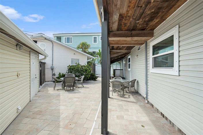 Image No.32-8 Bed Property for sale