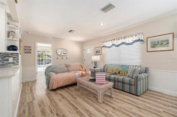 Image No.53-8 Bed Property for sale