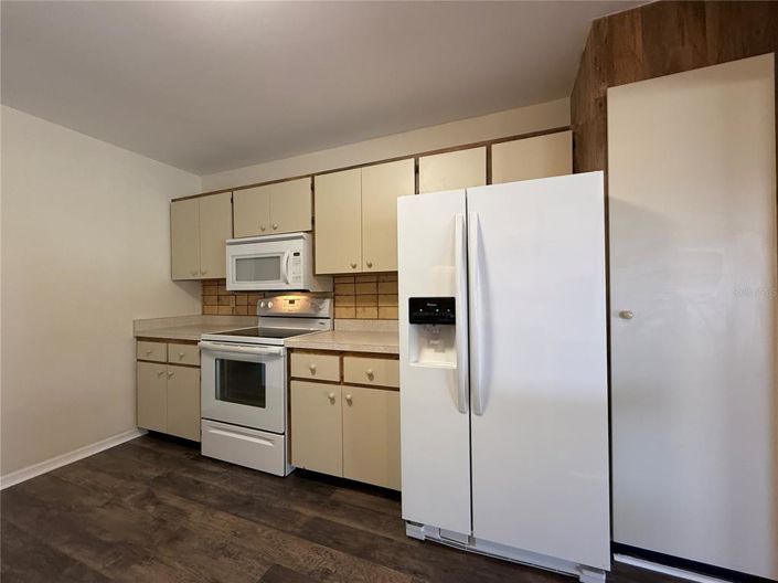 Image No.15-2 Bed Property for sale