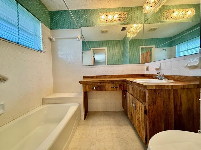 Image No.20-2 Bed Property for sale