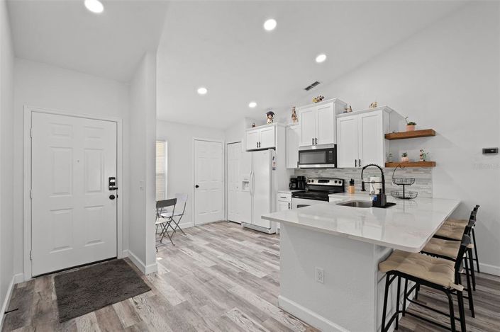 Image No.3-3 Bed Property for sale